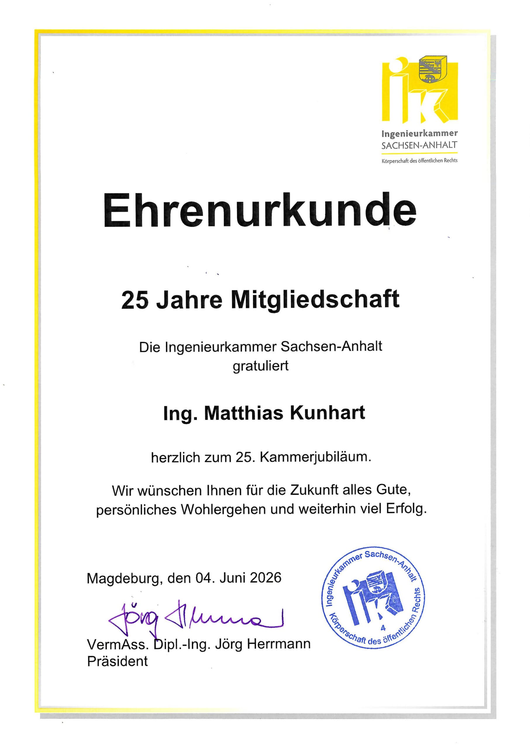 Ehrenurkunde für Ingenieur Matthias Kuhnhardt für 25 Jahre Mitgliedschaft in der Ingenieurkammer Sachsen-Anhalt. 